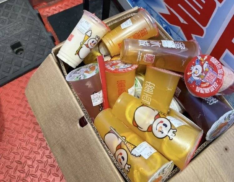 外卖大战：点20单17单免费<strong></p>
<p>进口原油关税</strong>，骑手日赚上千不舍休息，店员累惨