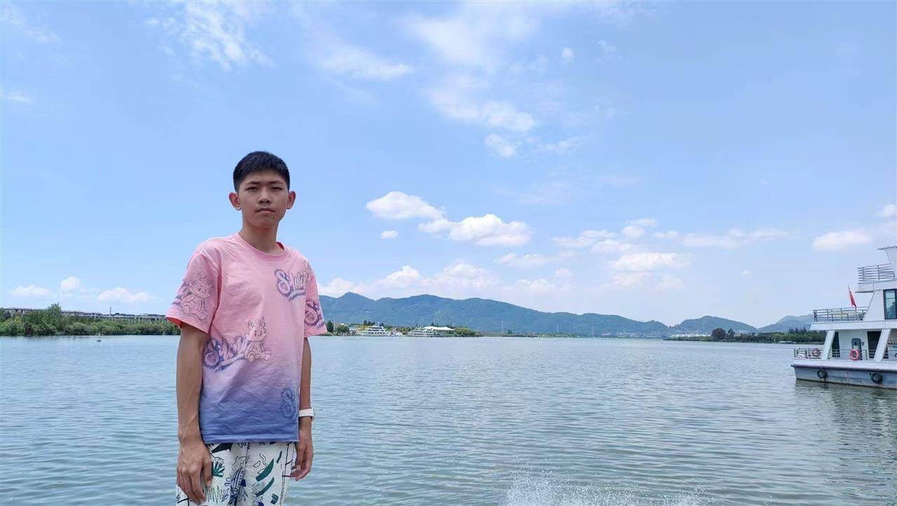 安徽一名18岁高中生坐飞机到西双版纳后失联<strong></p>
<p>期货原油交易时间</strong>，景洪公安：目前没有进一步的消息