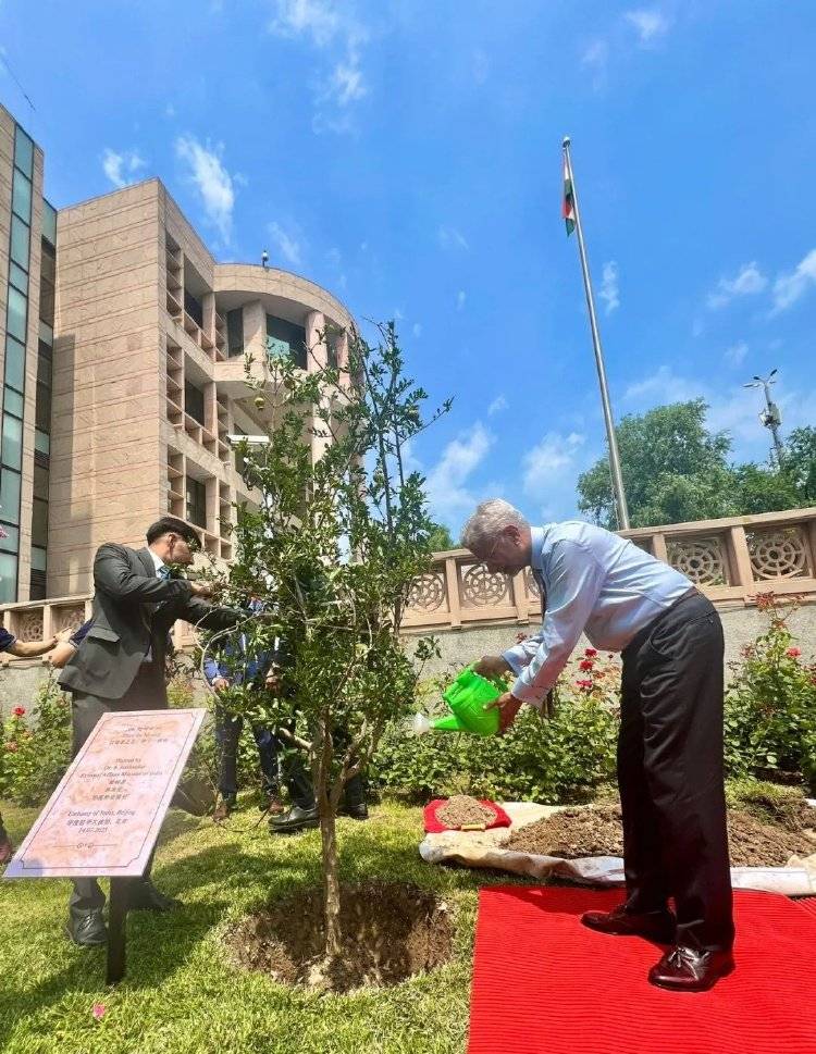叫中国名字<strong></p>
<p>沙特原油产量</strong>，娶日本妻子，5年没见的印度外长来了