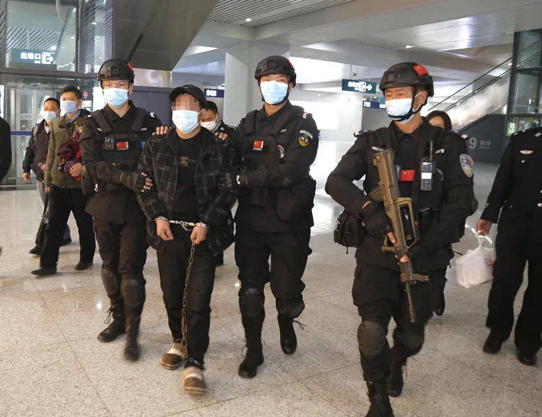 “男子强奸嫂嫂出狱后又刺死见义勇为者”案二审<strong></p>
<p>今天原油价格</strong>，择日宣判 警方曾披露抓捕过程等诸多细节
