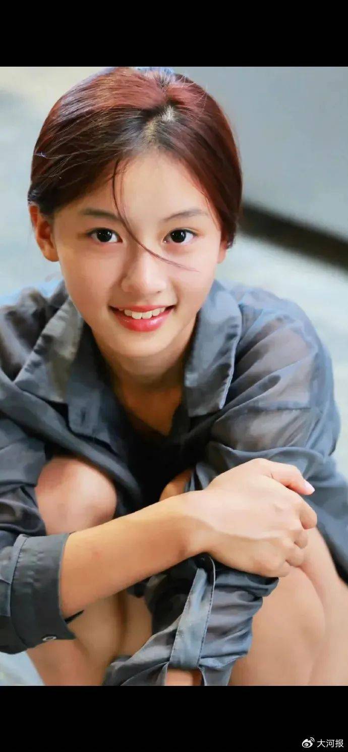 15岁女孩七七1分钟视频报价1万<strong></p>
<p>走私原油</strong>，因神似张柏芝走红，七七妈妈曾称以学业为由拒绝于正邀约