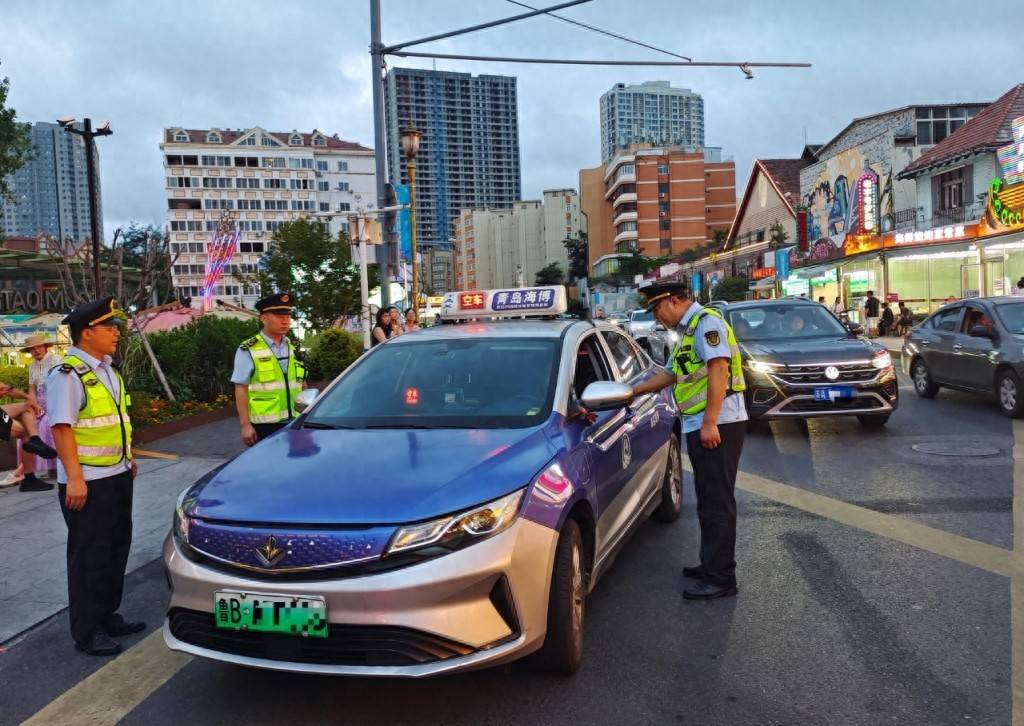 车不动计价器还在“跑”<strong></p>
<p>国际期货原油</strong>，青岛一辆出租车安装“跑得快”被查处