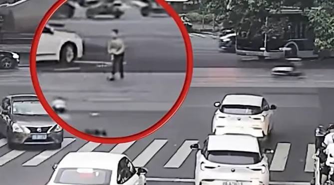 上海一8岁男童单独上路<strong></p>
<p>原油加热器</strong>，闯红灯被车撞飞：“家长让我自己出来锻炼一下”