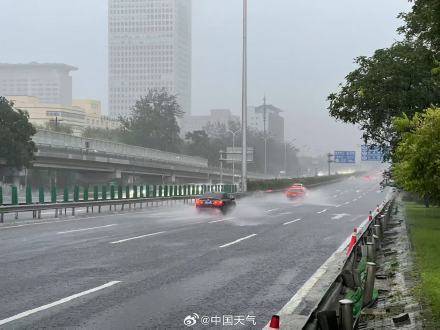 北京七区已现暴雨或大暴雨 早高峰城区及北部地区仍有明显降雨 注意出行安全<strong></p>
<p>嘉实原油基金</strong>！