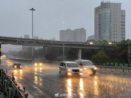 北京七区已现暴雨或大暴雨 早高峰城区及北部地区仍有明显降雨 注意出行安全<strong></p>
<p>嘉实原油基金</strong>！