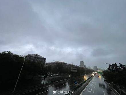 北京七区已现暴雨或大暴雨 早高峰城区及北部地区仍有明显降雨 注意出行安全<strong></p>
<p>嘉实原油基金</strong>！
