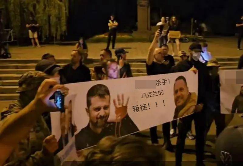 军队哗变开始了<strong></p>
<p>嘉实原油基金</strong>，俄乌同时暴露重大危机？泽连斯基最先捅了马蜂窝