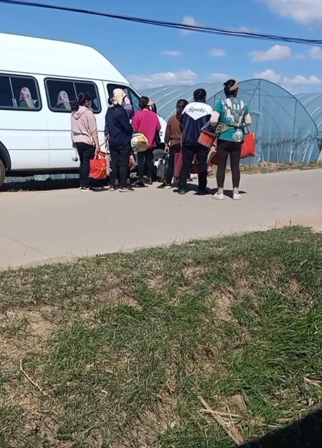 大同失联客车女司机亲属发声：她40多岁有一儿一女<strong></p>
<p>嘉实原油基金</strong>，村民凌晨四点会坐她的车去干活