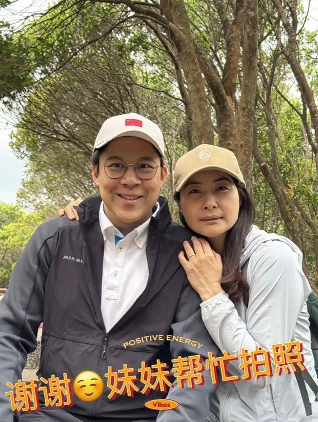 霍启刚专程飞新加坡<strong></p>
<p>嘉实原油基金</strong>，见证郭晶晶入选国际游泳名人堂，二人结婚13年，育有一子两女