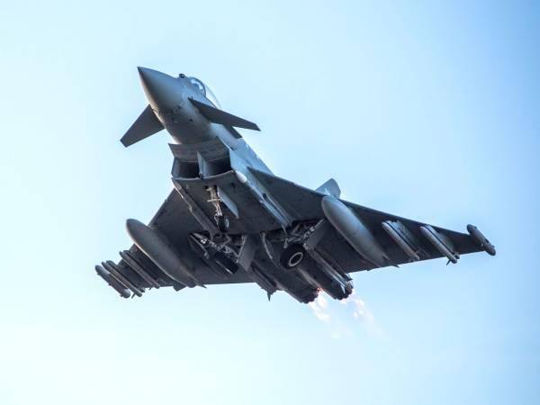 买不到F-35<strong></p>
<p>原油投资平台</strong>，不愿意买枭龙，不敢买歼-10，土耳其只能买台风了？