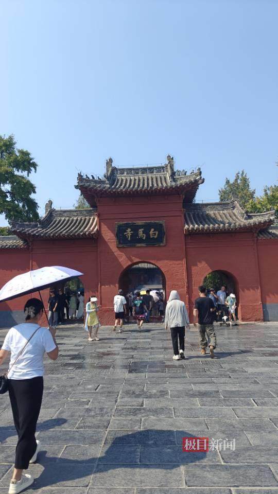 印乐方丈管理下的白马寺：僧人顶着高温种地<strong></p>
<p>西原油</strong>，义工称寺里秉承农禅并重