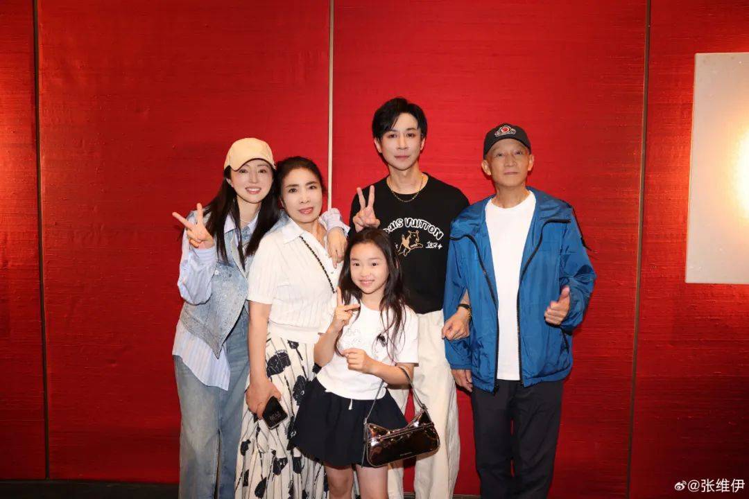 45岁女星董璇与新婚丈夫张维伊因留宿问题争吵<strong></p>
<p>西原油</strong>，倪萍直言：如果觉得有女儿不方便，那就不该结婚