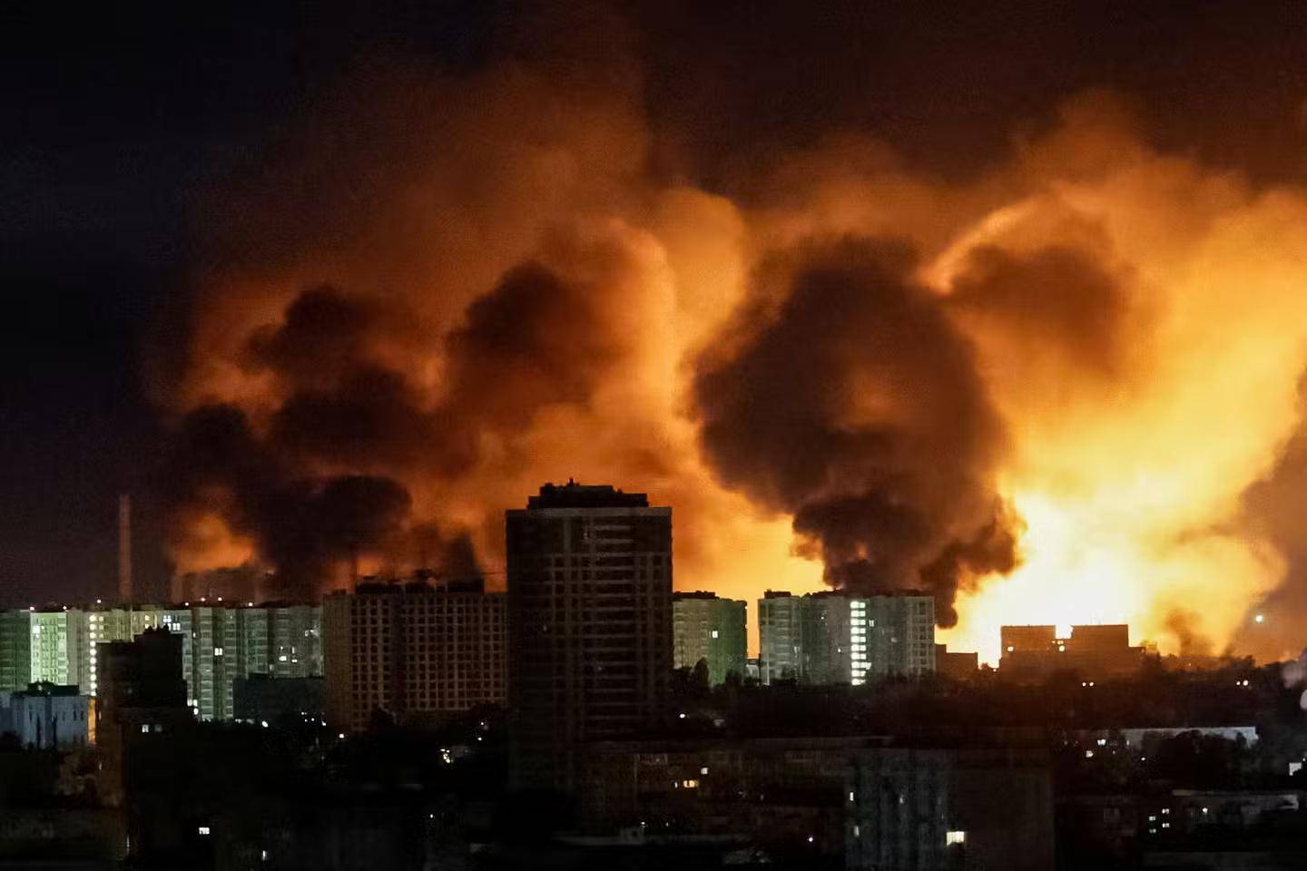 震动基辅！俄军6297架战机炸<strong></p>
<p>原油波</strong>，30天打了一年产量，中国制造是关键