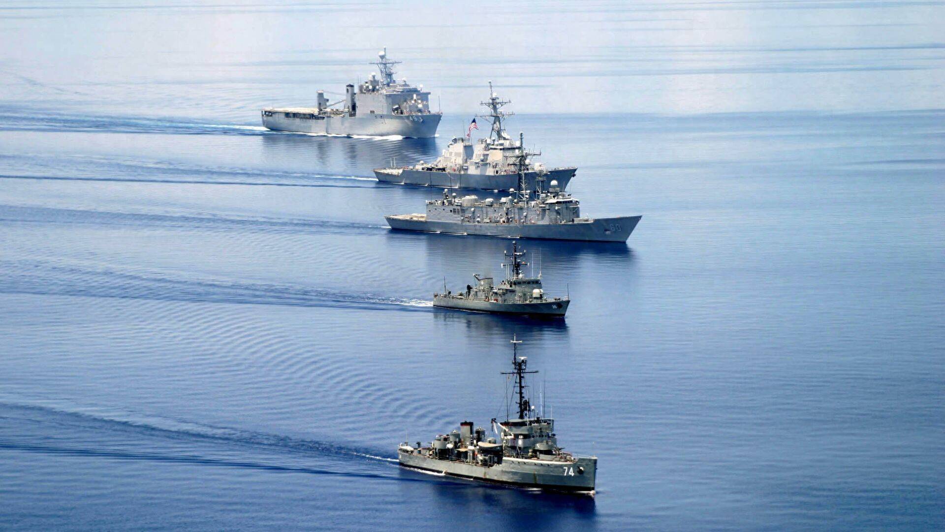 印度军舰高调驶入南海<strong></p>
<p>原油波</strong>，高调支援菲律宾，中国海军强势出击！