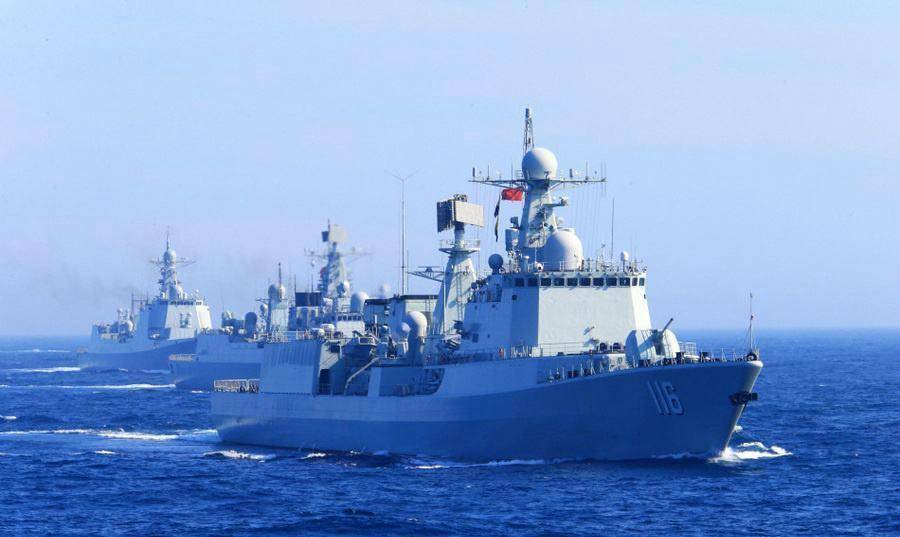 印度军舰高调驶入南海<strong></p>
<p>原油波</strong>，高调支援菲律宾，中国海军强势出击！