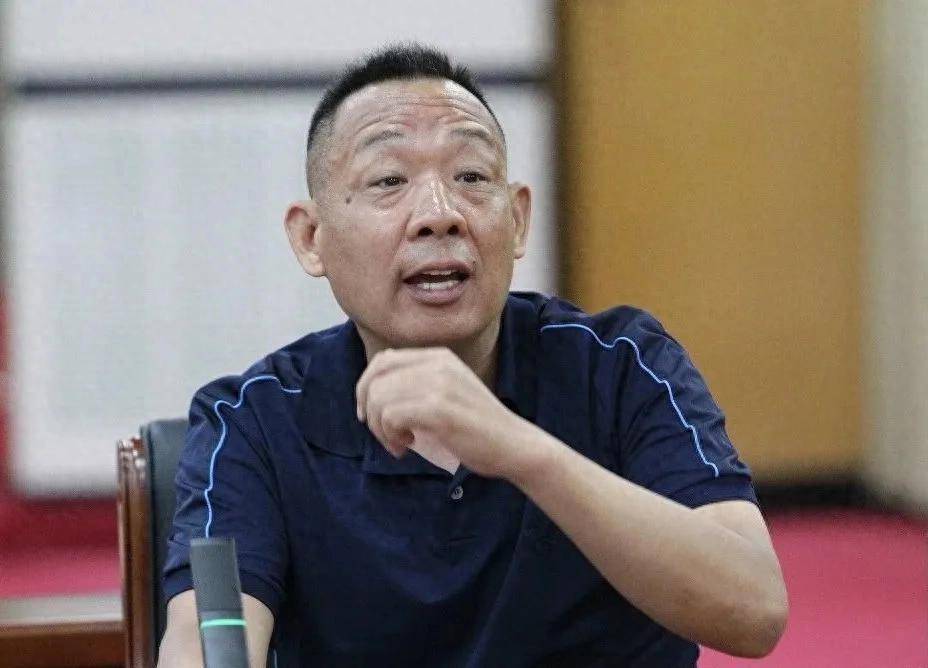 一瓶200元<strong></p>
<p>原油波</strong>，黄牛涌入胖东来抢酒