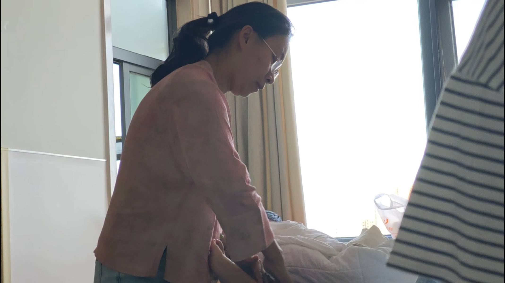 港大女博士放弃985回甘肃<strong></p>
<p>原油波</strong>，研究县城“失败者”