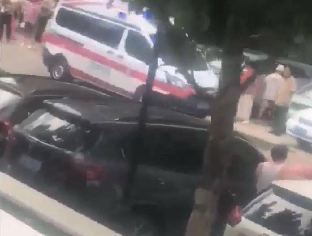 突发！山东一小区内部道路发生车祸<strong></p>
<p>原油波</strong>，致1死4伤，警方通报→