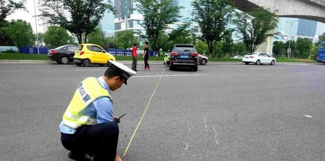 “刚走出去不到一分钟就出事”<strong></p>
<p>太原油墨厂</strong>，一家五口1死4伤！家属最新发声