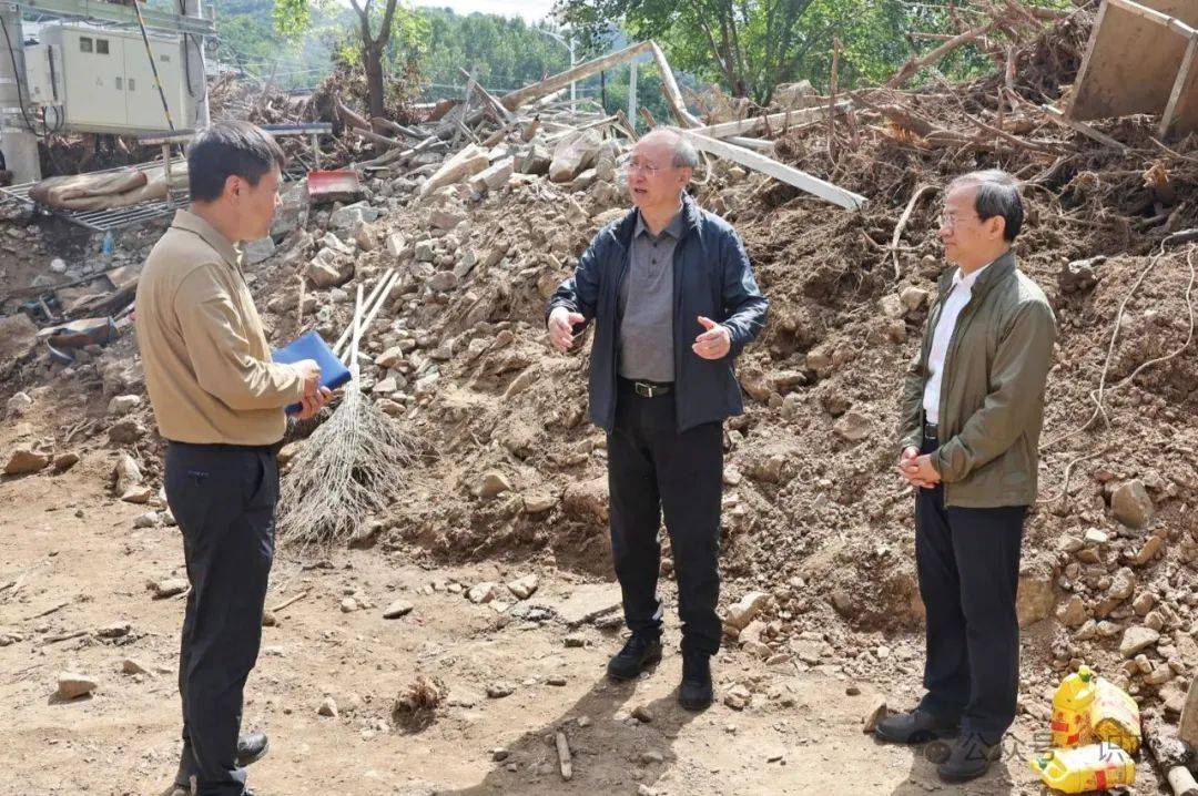 北京市委书记尹力、市长殷勇到怀柔区检查灾后恢复重建工作<strong></p>
<p>美原油指</strong>，看望慰问尹春燕亲属、受灾群众和抢险救灾一线工作人员