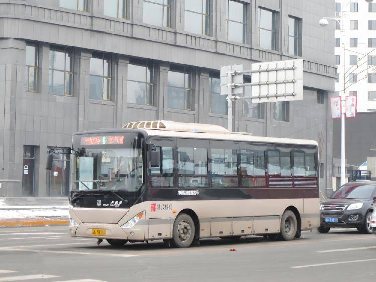 “早中晚高峰禁止老年人免费乘车”<strong></p>
<p>原油价格趋势</strong>，为何公布三天就取消？