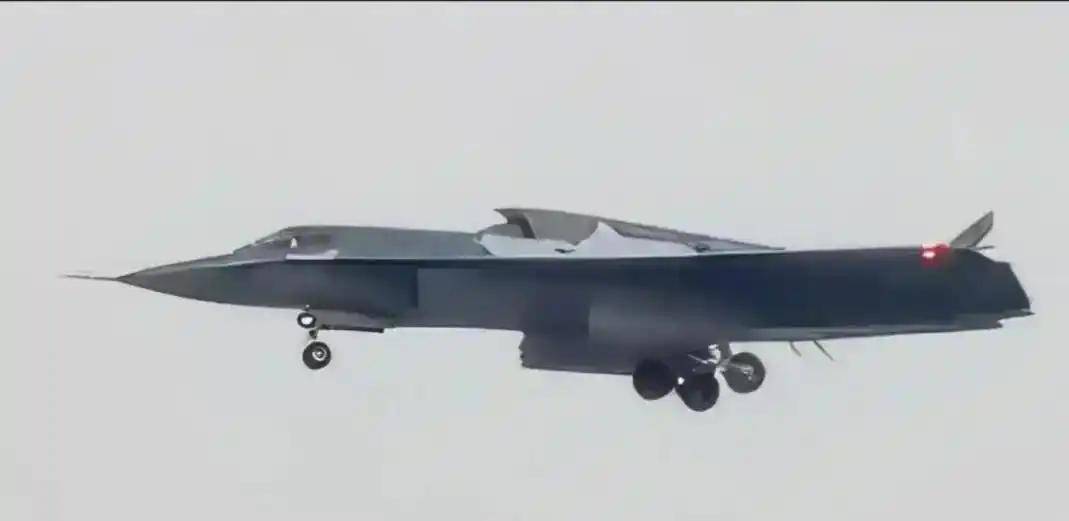 战斗机体型再突破<strong></p>
<p>原油股票代码</strong>，歼 - 41 庞大身姿极具未来感，堪称 “空中堡垒”