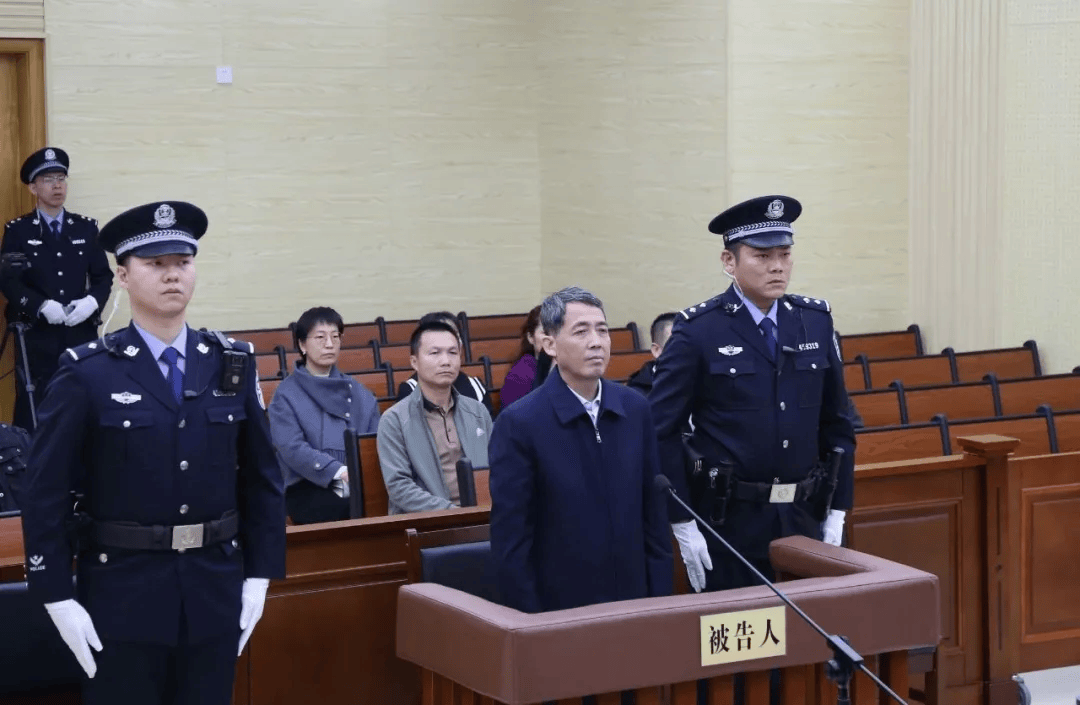 柳州市委书记：违建轻轨透支人民信任<strong></p>
<p>原油期货行情实时行情</strong>，败坏党风政风，教训极其深刻