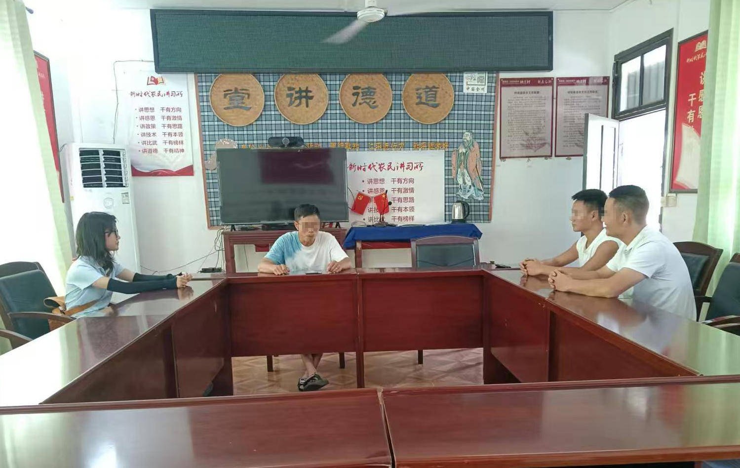 贵州22岁女村支书遇车祸不幸身亡 乡政府工作人员：她上任仅数月<strong></p>
<p>今日原油国际价格</strong>，开展工作后回村路上遇事故