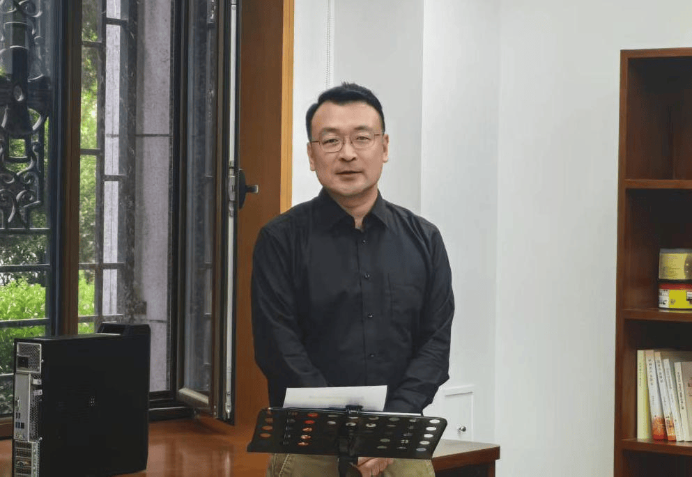 杨光已任陕西省委组织部副部长、省委编办主任<strong></p>
<p>今日原油国际价格</strong>，此前在财政部工作