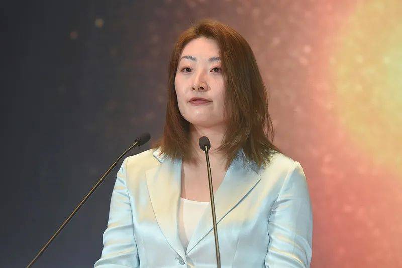 专访宗馥莉：<strong></p>
<p>黄金国际价格</strong>我不会因为风波改变方向