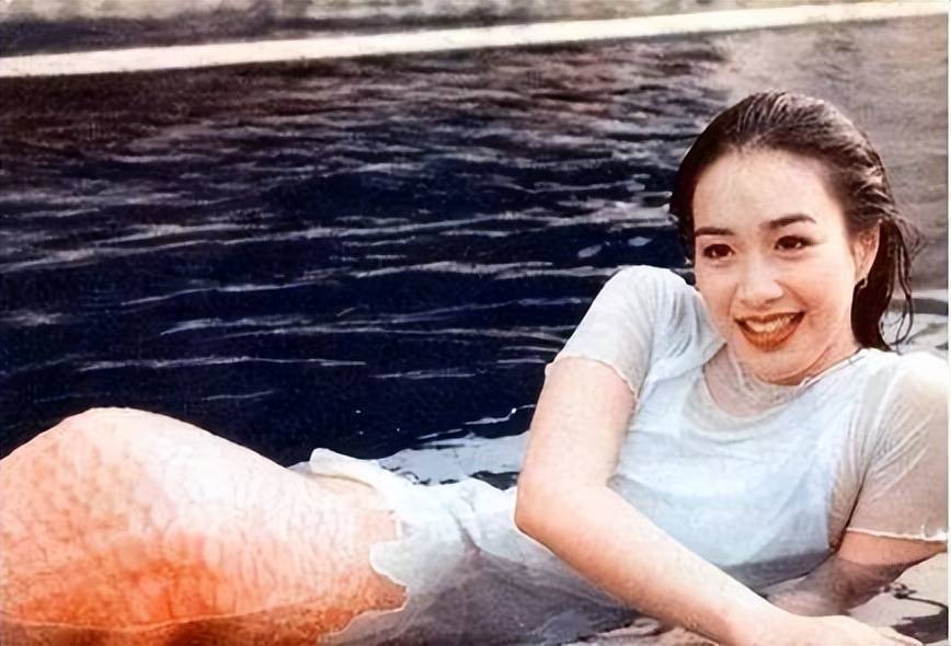 考古|张伦硕称张维伊像以前的自己 <strong></p>
<p>黄金国际价格</strong>，曾娶大11岁钟丽缇被嘲，如今成为重组家庭中教科书般的男人？