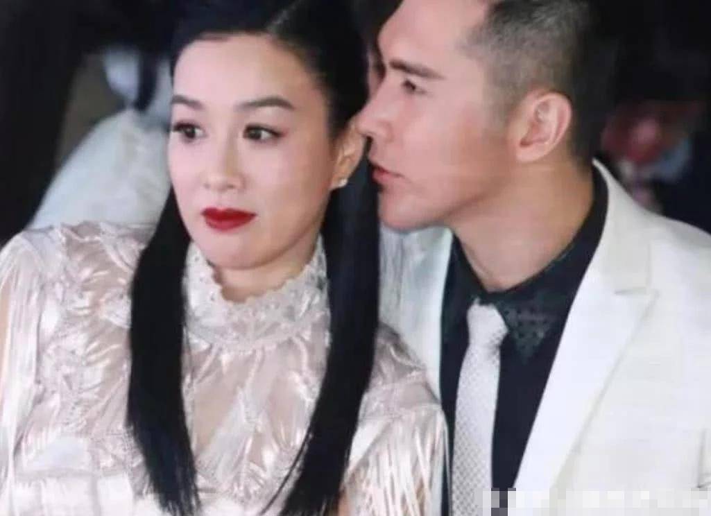 考古|张伦硕称张维伊像以前的自己 <strong></p>
<p>黄金国际价格</strong>，曾娶大11岁钟丽缇被嘲，如今成为重组家庭中教科书般的男人？