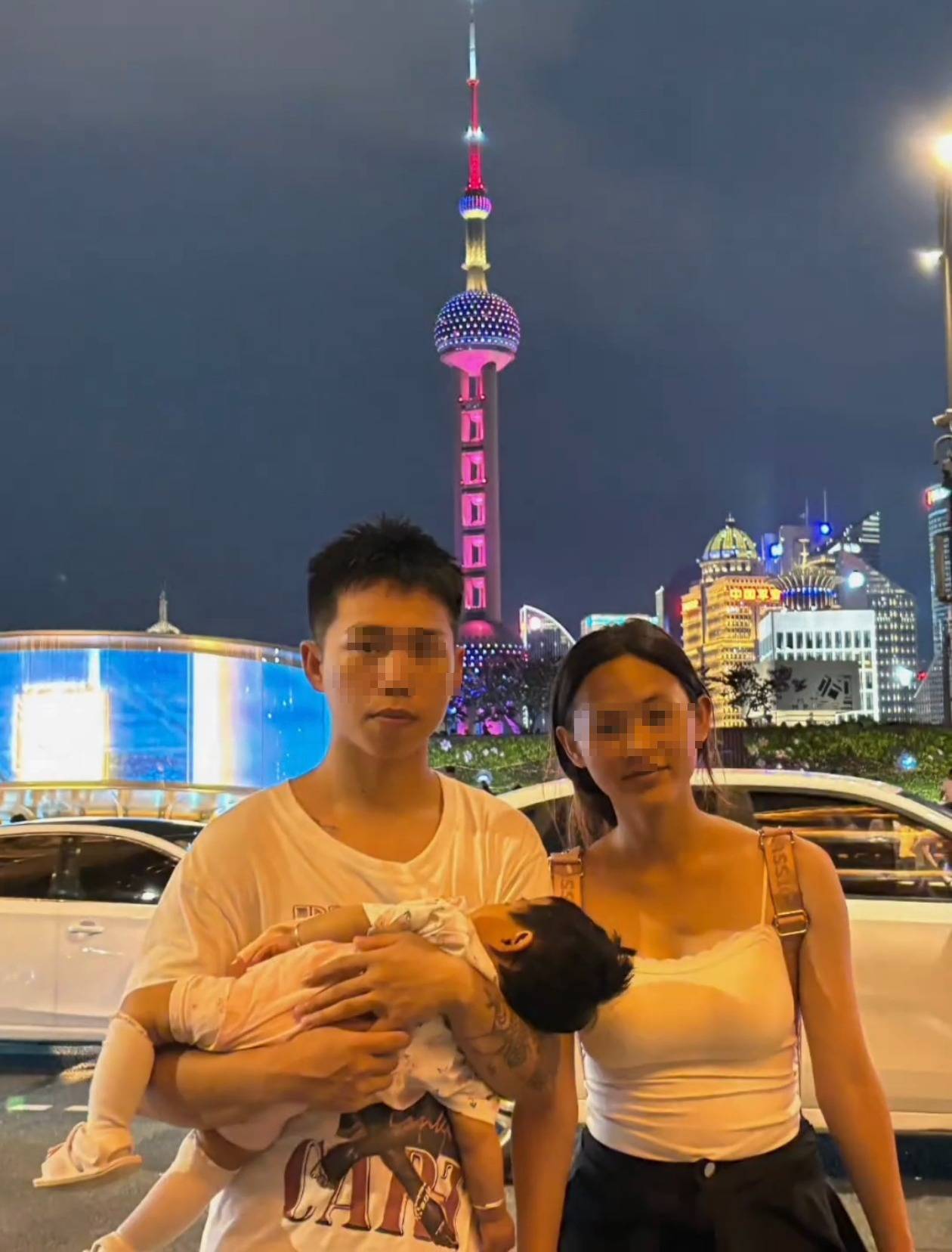 奶奶在哭<strong></p>
<p>黄金</strong>，宝宝在笑！40天女婴重病，00后父亲割肝救女，术后这一幕让网友泪奔