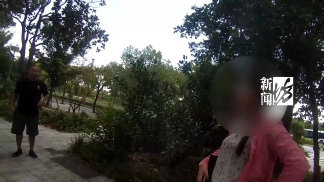 上海网约车司机报警<strong></p>
<p>黄金</strong>！女乘客多次推搡民警：别多管闲事