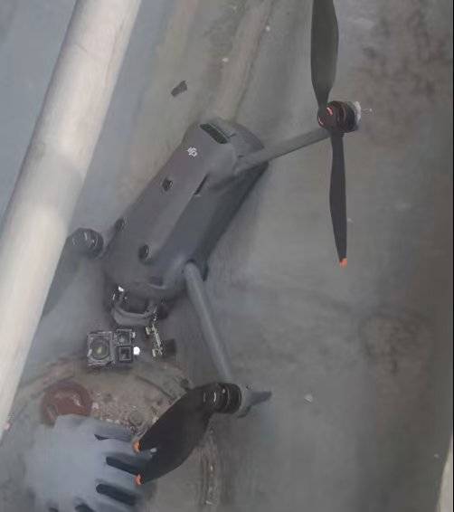 上海3人违规飞无人机将陆家嘴高楼防水层砸出坑<strong></p>
<p>黄金</strong>！类案曾曝光