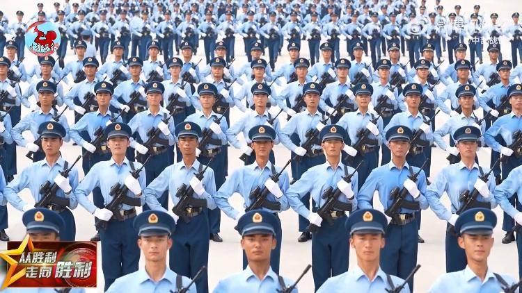 九三阅兵倒计时5天<strong></p>
<p>黄金</strong>！空中梯队多型新机将首次受阅 队员练就“米秒不差”