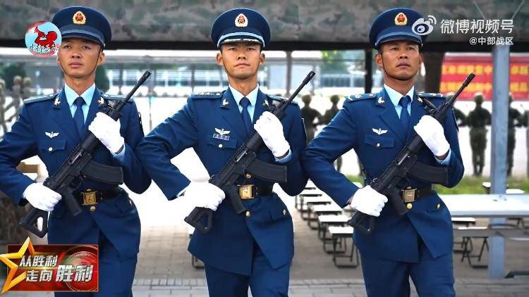 九三阅兵倒计时5天<strong></p>
<p>黄金</strong>！空中梯队多型新机将首次受阅 队员练就“米秒不差”