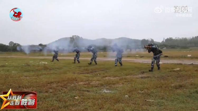 九三阅兵倒计时5天<strong></p>
<p>黄金</strong>！空中梯队多型新机将首次受阅 队员练就“米秒不差”
