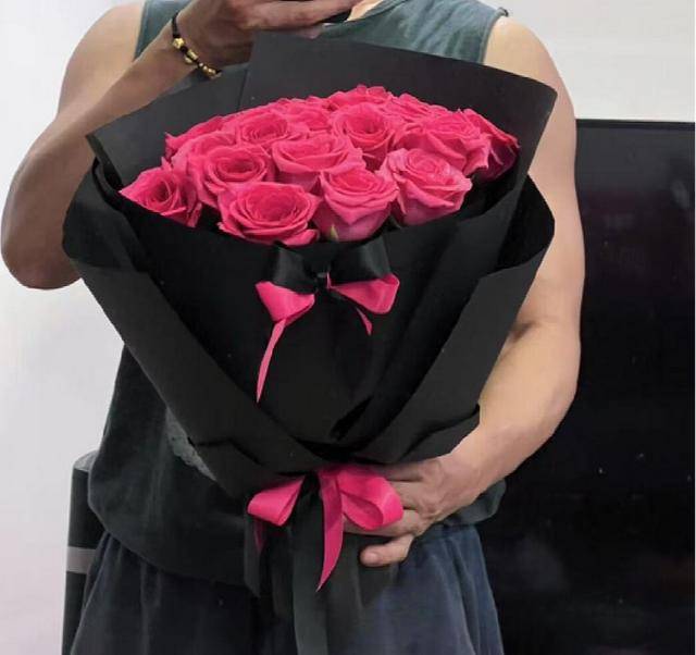 七夕不送玫瑰改送花菜<strong></p>
<p>黄金</strong>！这一届年轻人“反套路”重新定义浪漫