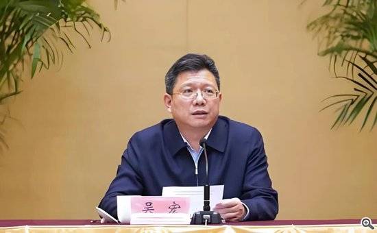 苏州工业园的“破窗效应”<strong></p>
<p>黄金</strong>，管委会主任吴宏落马