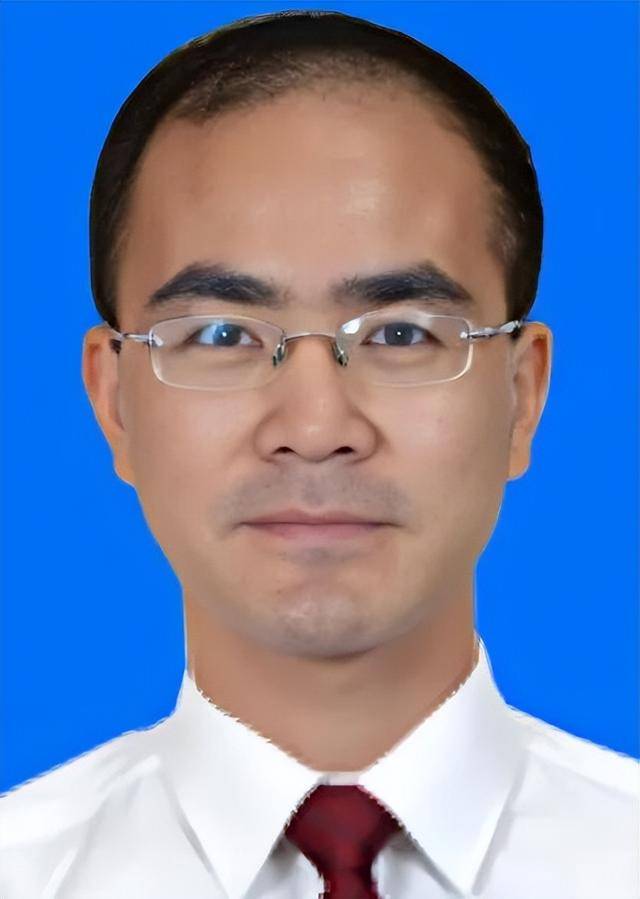 4位副市长履新<strong></p>
<p>黄金</strong>，卸任两年后他再任此职