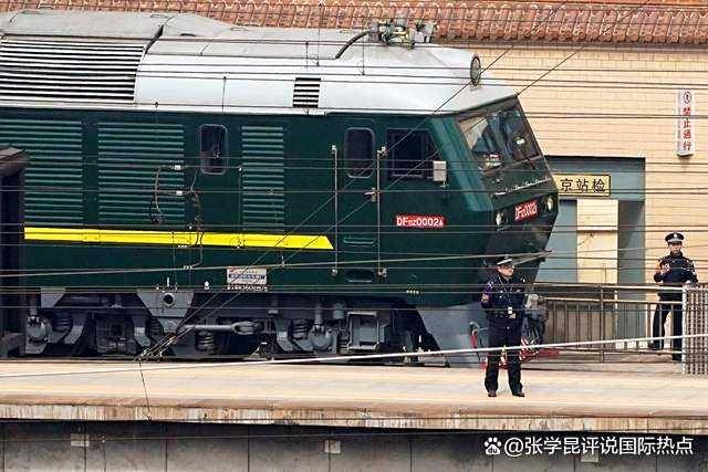 普京抵达第一站<strong></p>
<p>白银</strong>，金正恩随后就到，中方给2人准备的位置十分特殊