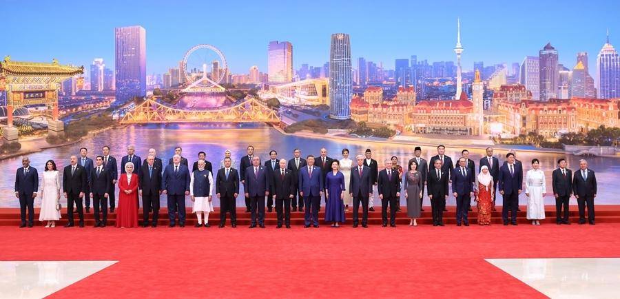 “豪华阵容”抵达津门<strong></p>
<p>白银</strong>，两场会议今天举行，世界聚焦上合天津峰会