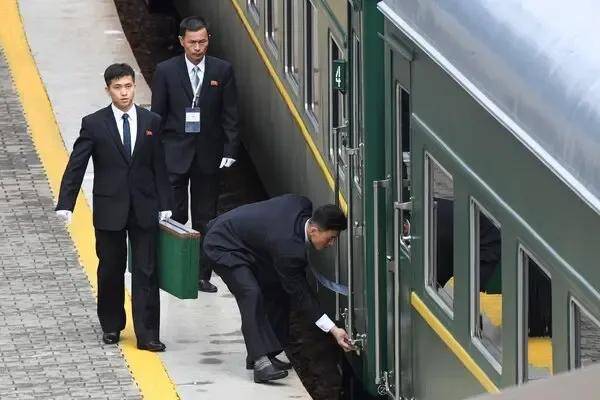 金正恩启程来华<strong></p>
<p>icu</strong>，他的神秘专列长什么样？