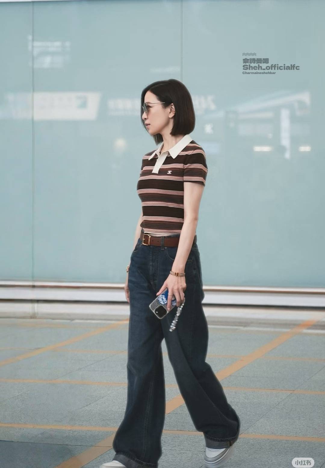 50岁佘诗曼机场街拍秀蛮腰身材绝了<strong></p>
<p>icu</strong>！王心凌同样穿法重返18岁