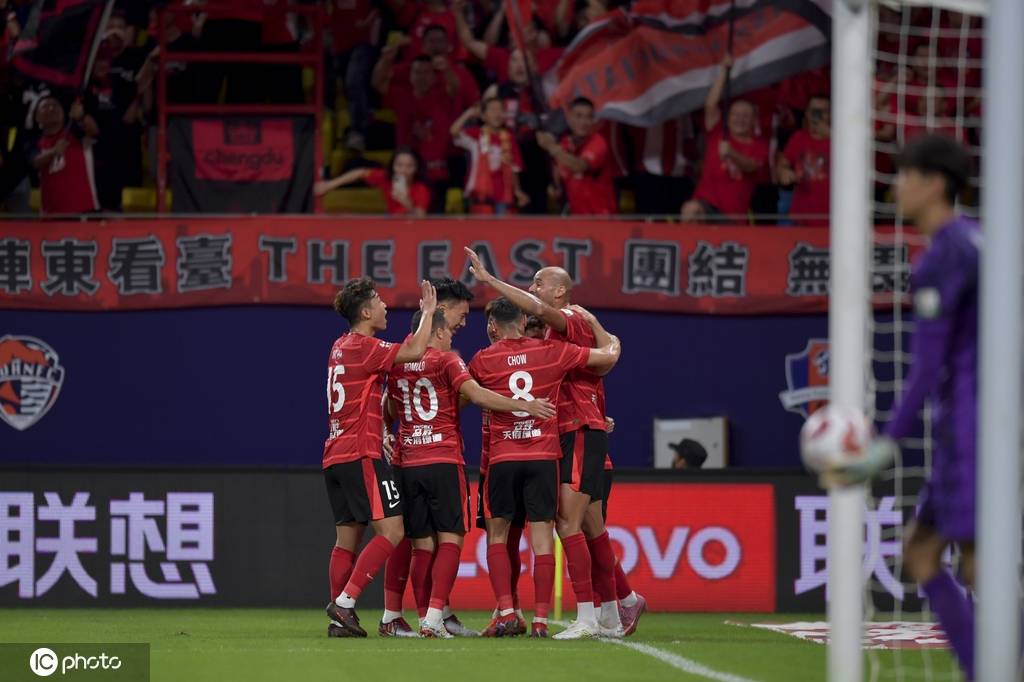 榜首烫手<strong></p>
<p>icu</strong>！申花国安海港本轮全输 蓉城后来居上抢争冠先机