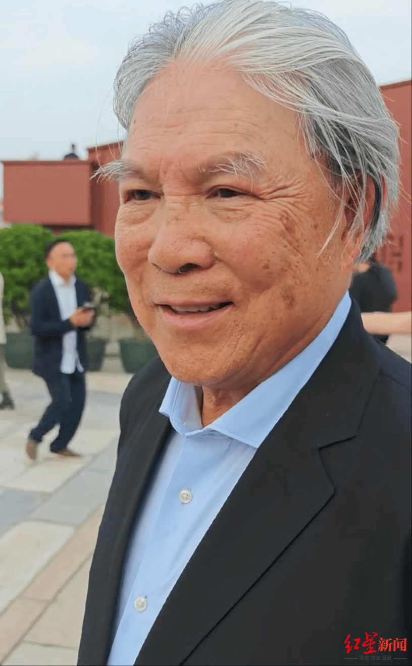 霍震霆：在阅兵仪式中<strong></p>
<p>聚查</strong>，看到了国家的国防能力和国家发展