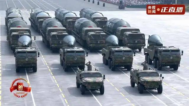 不装了<strong></p>
<p>聚查</strong>！一口气看完九三大阅兵武器装备！谁说我们一个也不认识？
