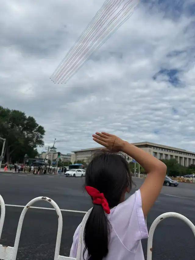 不装了<strong></p>
<p>聚查</strong>！一口气看完九三大阅兵武器装备！谁说我们一个也不认识？