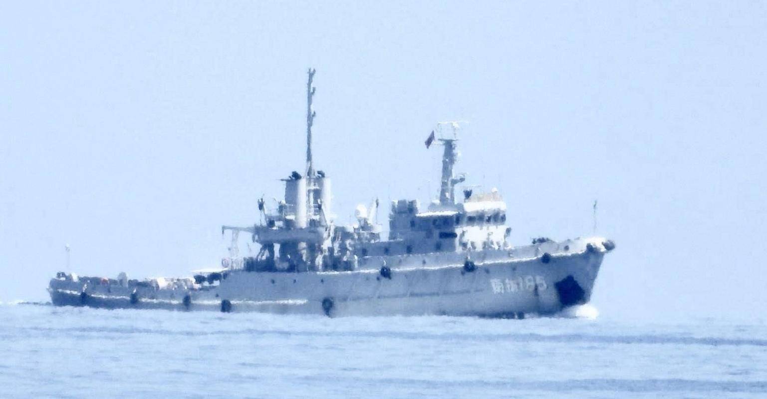菲律宾哪来的胆子？菲军舰到位<strong></p>
<p>聚查</strong>，做好击沉准备，应对中方拖船动手